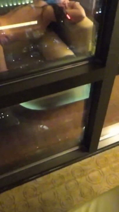 Fodi uma puta na boca e na cona num penthouse em Vegas | Clip 1