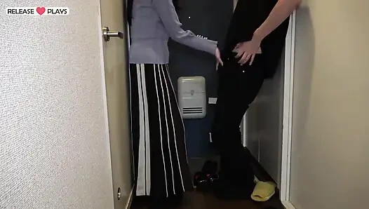 Kunjungan rumah tanpa sensor terungkap. Istri nakal yang udah nikah dan nggak di rumah saat suaminya lagi nggak di rumah