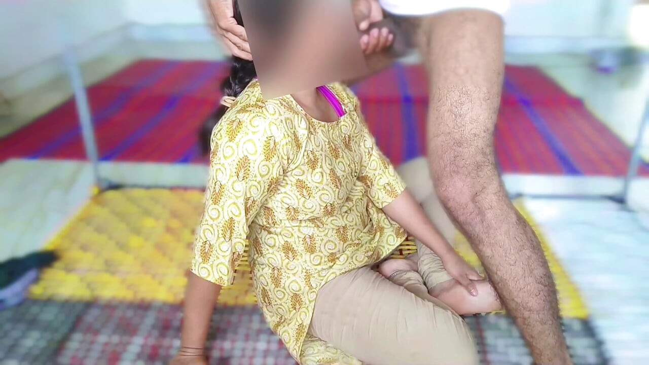 While playing with the stepsister, suddenly put dick in Didi's mouth and Didi was shocked, then the heat of Didi's pussy came out (Clear Hindi Audio)