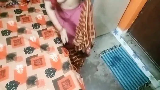 Bhabhi ne sara pani nikal diya.