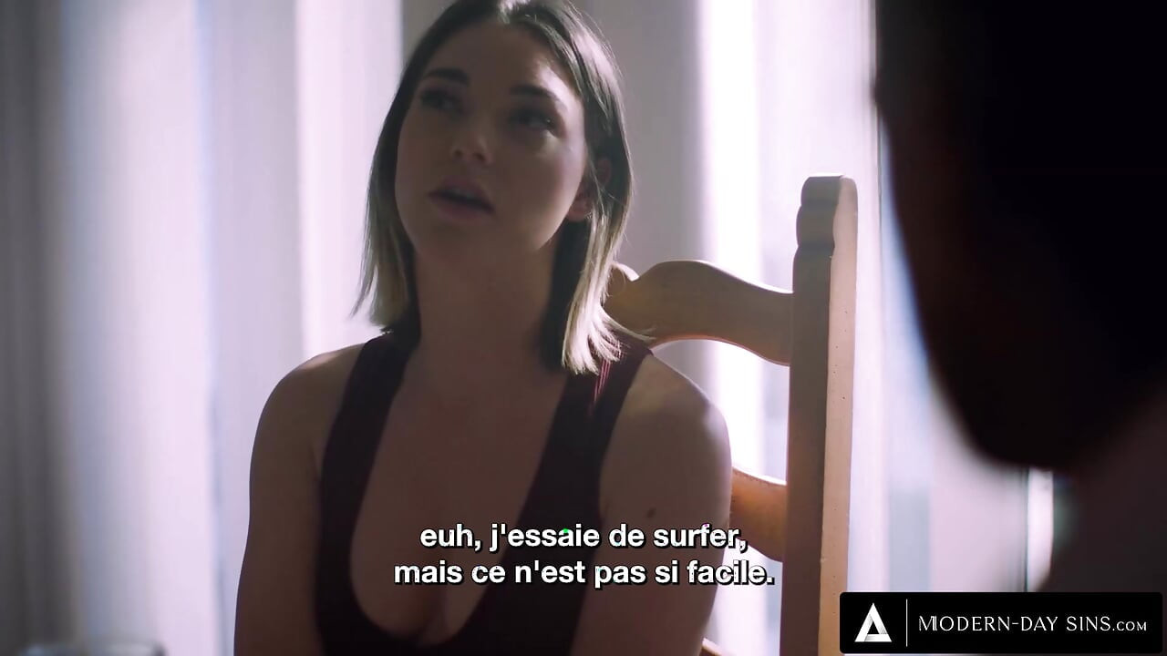 PECADOS MODERNOS - Safada Anny Aurora foge para foder o padrasto da melhor amiga COM LEGENDAS FRANCESAS