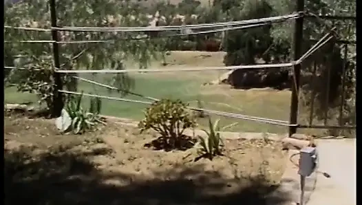 Cewek nakal nyepong dan ngentot kontol di taman