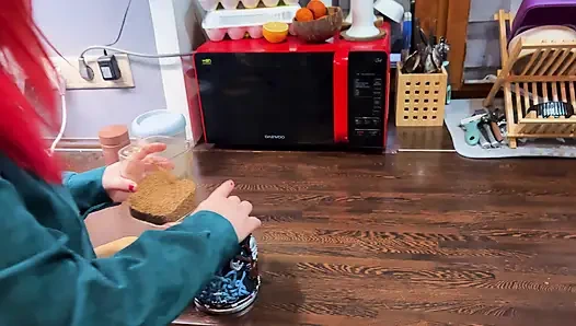 Милая квартирантка предложила мне секс, а жена давно не дает, поэтому трахаю пока предлагают.