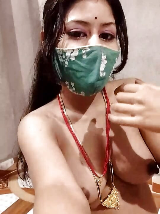 Husband go to office then Indian wife was showing nude body