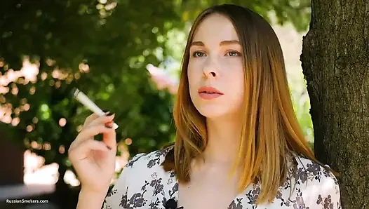 Evgeniya Lagi Asik Merokok Kuat 120mm
