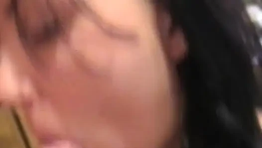 Bu yarak emmeyi seven Almanya'dan mükemmel amatör bebek