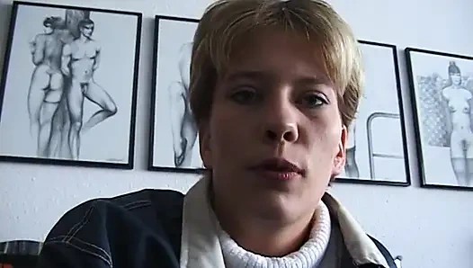 Sarışın sürtük parmaklıyor