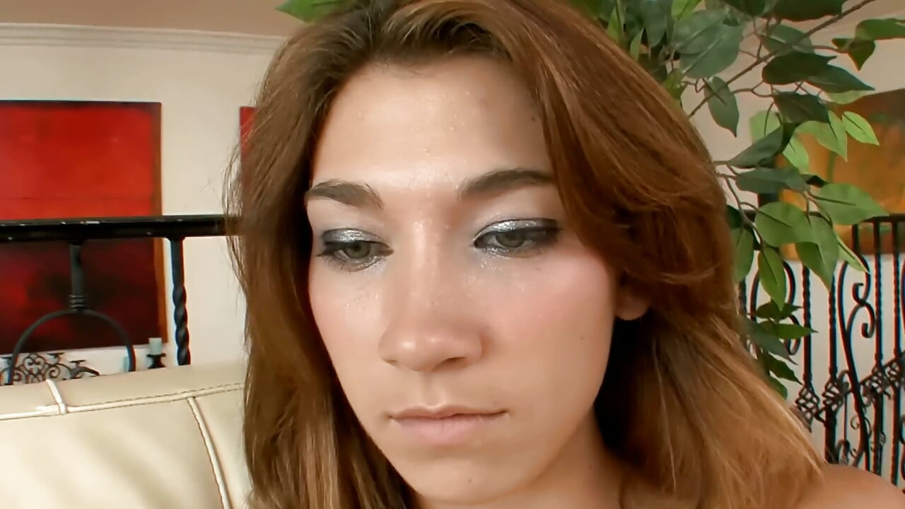 Amigas Magrinhas se Beijam e Esfregam Até Gozarem Juntas