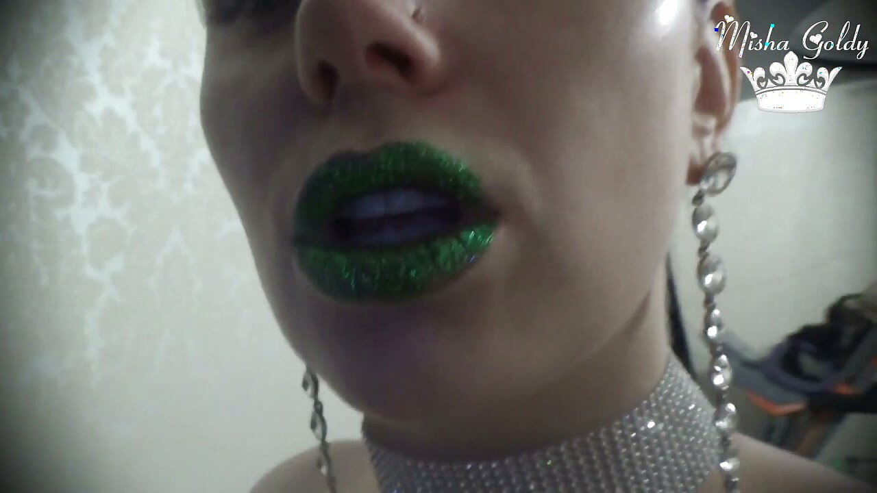 Leche dura para mis labios verdes brillantes