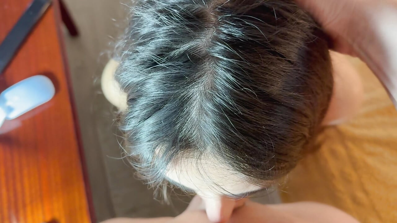 Η Jasmica, μια όμορφη Λατίνα με μεγάλο κώλο, απατά τον κερατά σύζυγό της με έναν ντελιβερά που χύνει στο πρόσωπό της