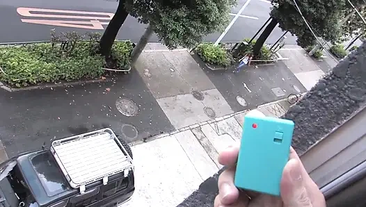 Ateşli kız üç erkek tarafından toplu sikiliyor ve ağzına boşaltıyor