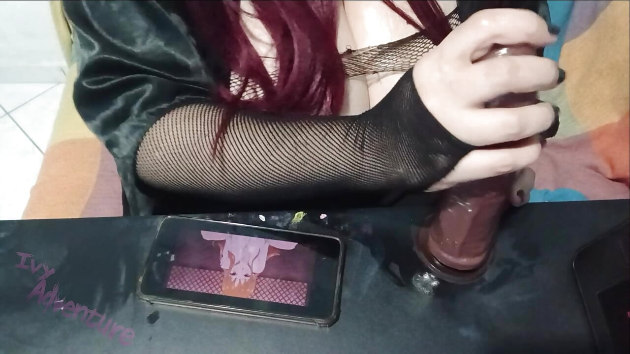goth girl watching Hentai rule 34 one piece