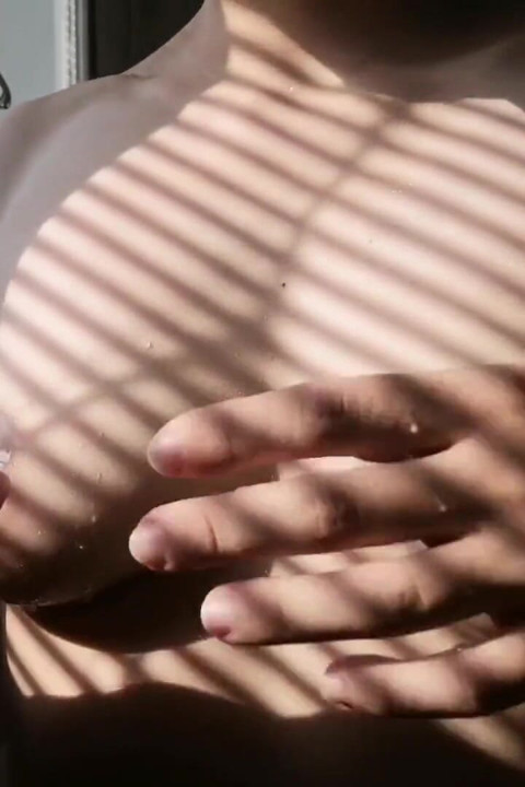 Gelo, brincadeira com peitos