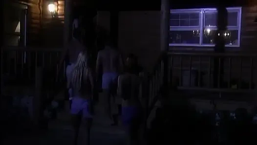 Cewek sange ini ngentot memeknya sampai muncrat - close up