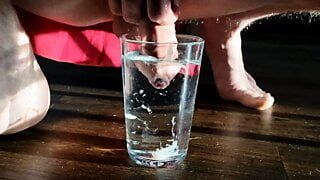 Drink dik sperma in glas 4k