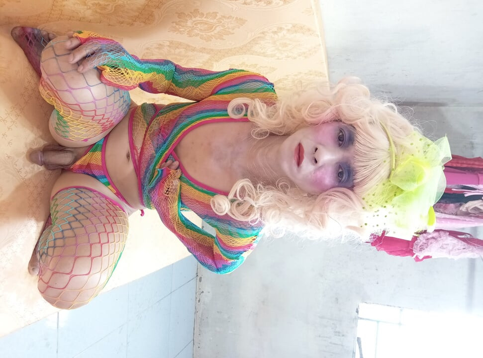 Oanh Le transgender wearing sexy clothes porn selfie to the top