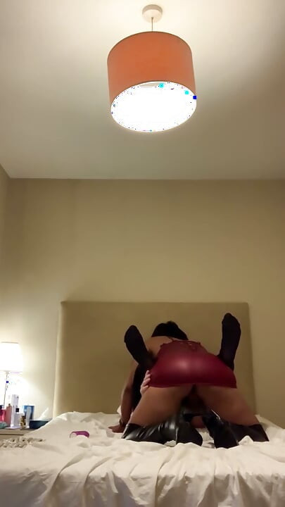 집에서 약한 남자를 따먹는 강력한 Aylla Gattina