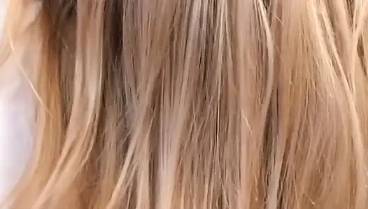 Mann im kostüm bekommt schwanz von einem anderen mann zu dritt gelutscht