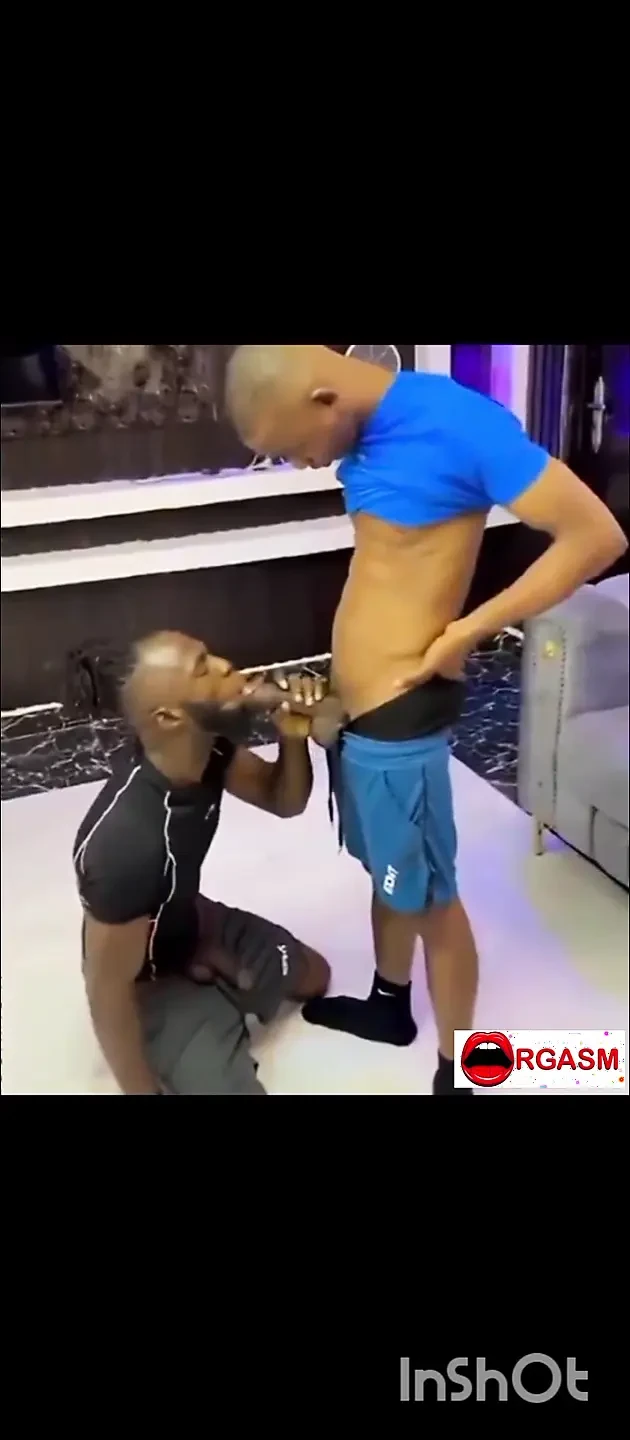 Instrutor de academia fodido por dois paus grandes