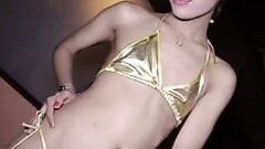 Sehr sexy asiatischer Transvestiten-Service im Hotelzimmer