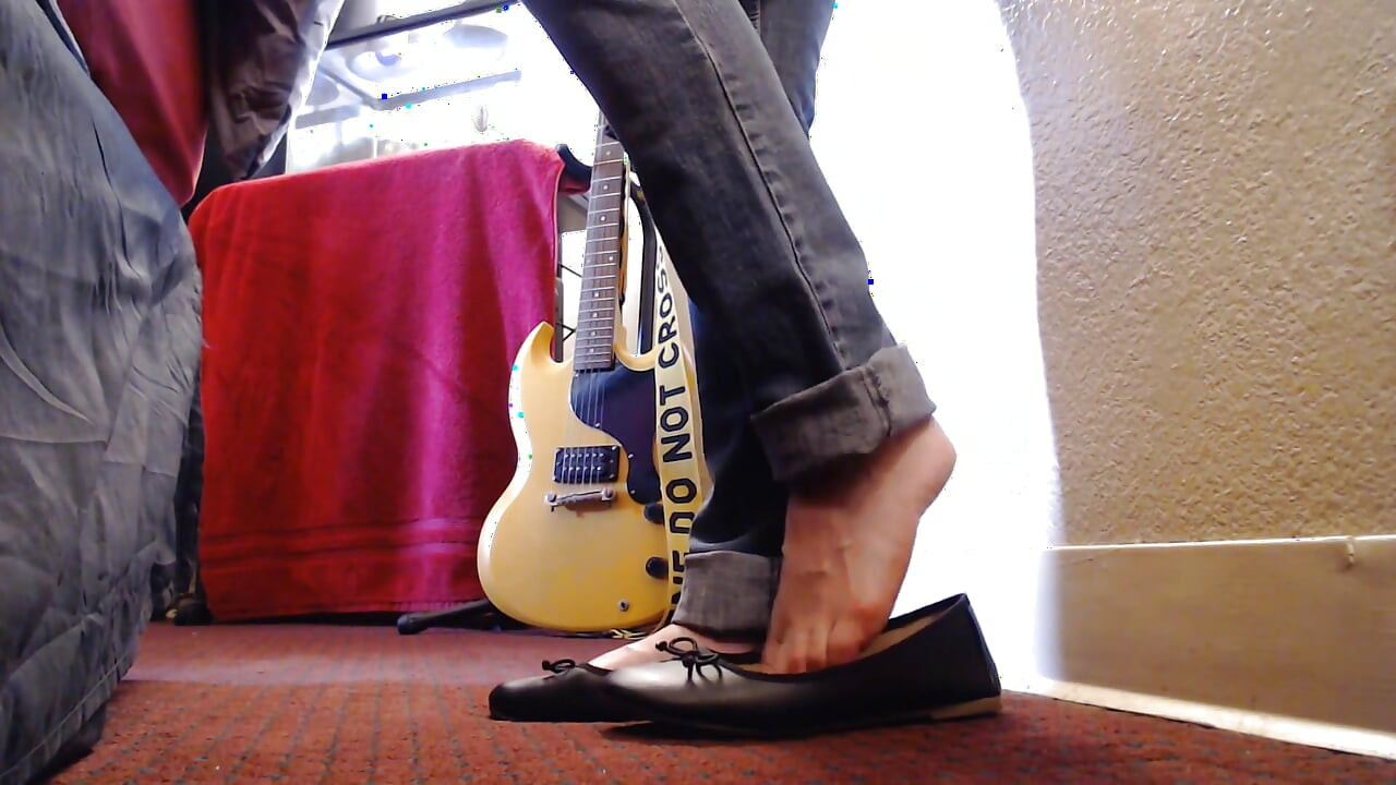 Shoeplay Wrinkled Soles Ballet Flats