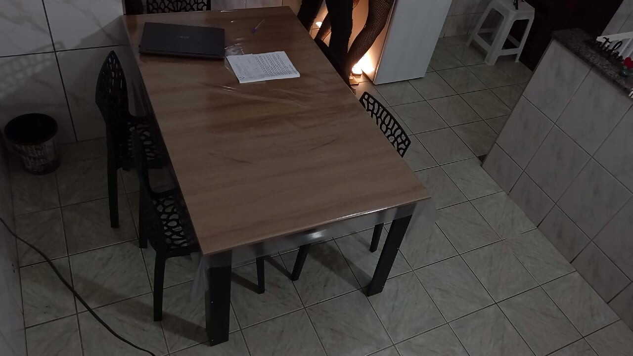 A bunda da secretária é fodida na sala de reunião.