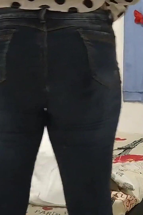 18-letnia brunetka duże sflaczałe cycki z Nowego Jorku Stany Zjednoczone ruchają się z wielkim kutasem swojego przyrodniego brata