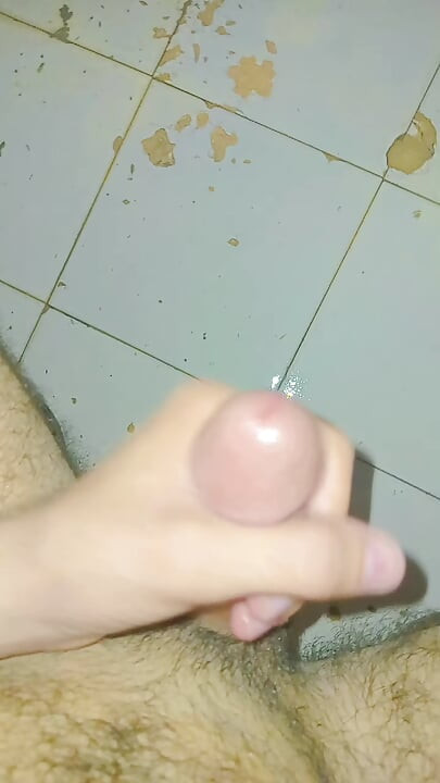 Băiat pakistanez tânăr se masturbează în timpul băii