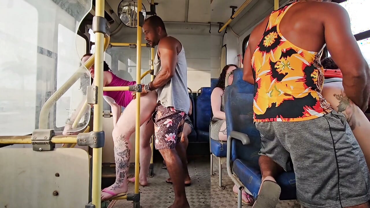 הייתה הרבה בכייה במהלך הנסיעה באוטובוס שני זוגות מזיינים