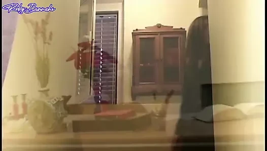 Beni ve sürtük arkadaşımı eğlendirmek için büyük bir yarak