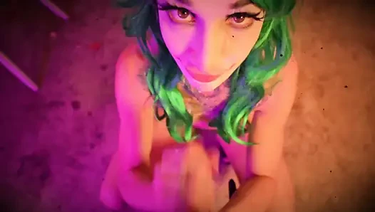 Joker lagi asik nyepong kontol dan dicrot di muka saat lagi cosplay