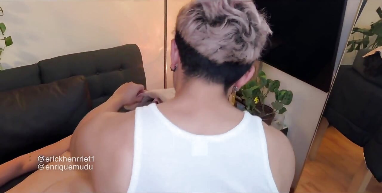 Masseuse Can't Help Touching Her Client's Huge Cock -enriquemudu & Erickhenrriet1