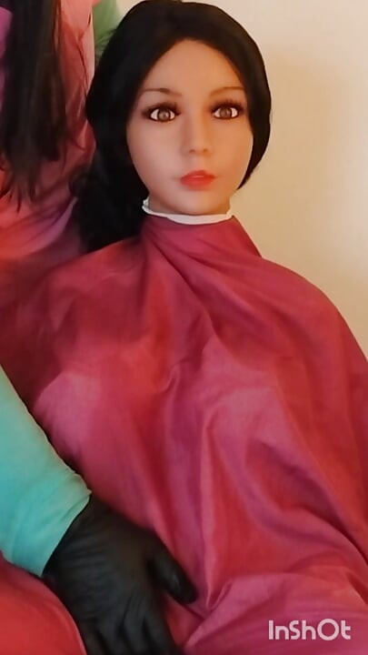 Sesión de modelado con capa de corte de pelo de Lindsey, muñeca sexual tetona