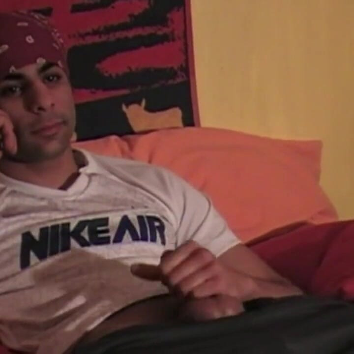 Jess propose to his Arab friend to masturbate with him