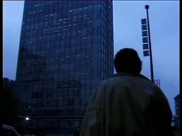 Gorąca Brunetka Tyłek Jebana Przez Dwóch Facetów W Miejscach Publicznych