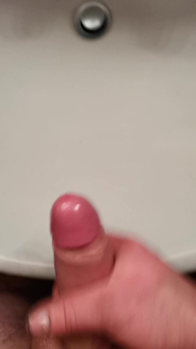 Lavaboya sıçradı:)