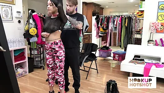 BTS - Maya Bijou приносит свое очарование на похотливную фотосессию!