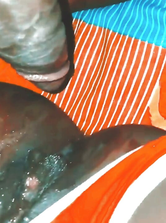Minha vizinha tá viciada no meu pau preto