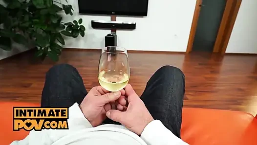 POV - глотающая сперму блондинка Angel Piaff скачет на тебе как профи