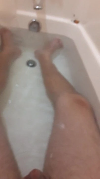 Small dick pee in bathtub
