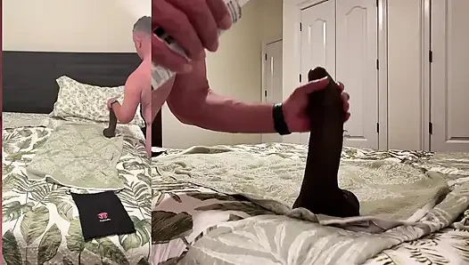 Denemek için yeni büyük bir dildo var