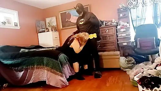 Девушка-бит (медсестра Вики) делает мужчине-биту минет!