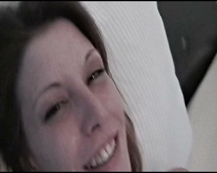 Heet Duitse babes worden geneukt en bespoten met sperma in intense groepsseks