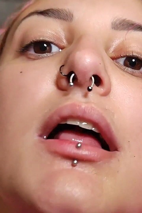 Mamada en la ducha, mamada garganta profunda con corrida facial