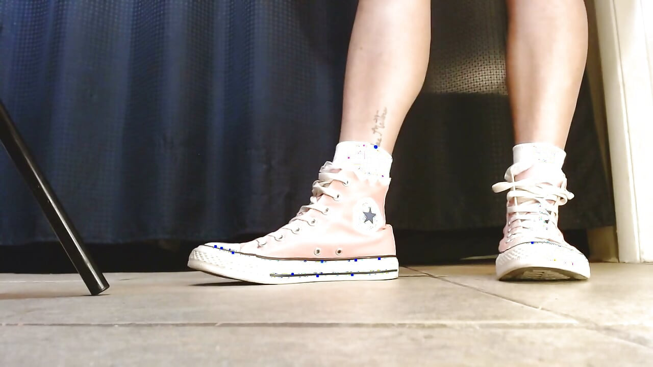 Wyss Rüschi-Söggli Pink Converse Sneakers Tease