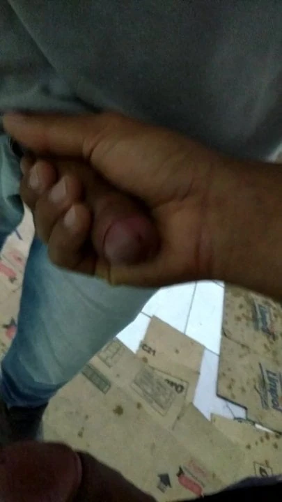 Pegando na pica do coroa magro PT1.