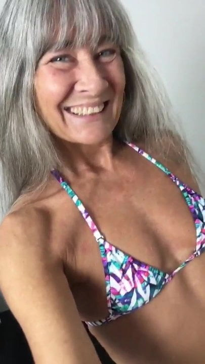 Milf Leilani Lei showing her body