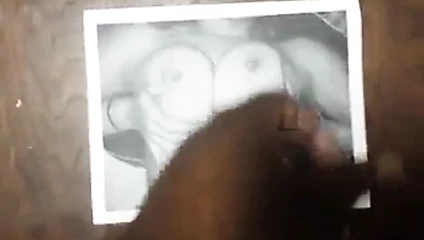 Bazı büyük göğüsler üzerinde Cumming!