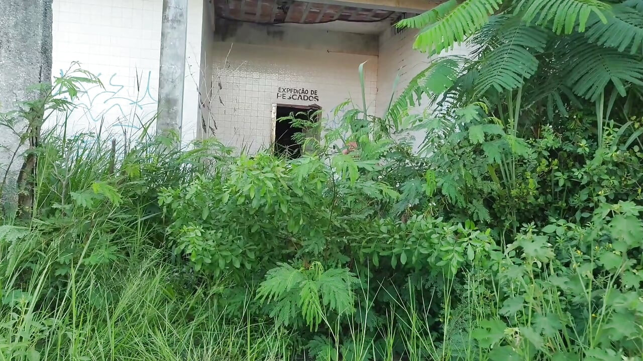 FUCK IN ABANDONED CONSTRUCTION WHEN HE WENT TO PEE