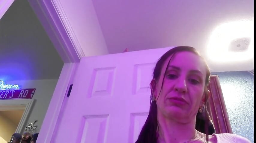 Zoey Portland Pornstar Playing with Her Pussy in the Bathroom Before Court